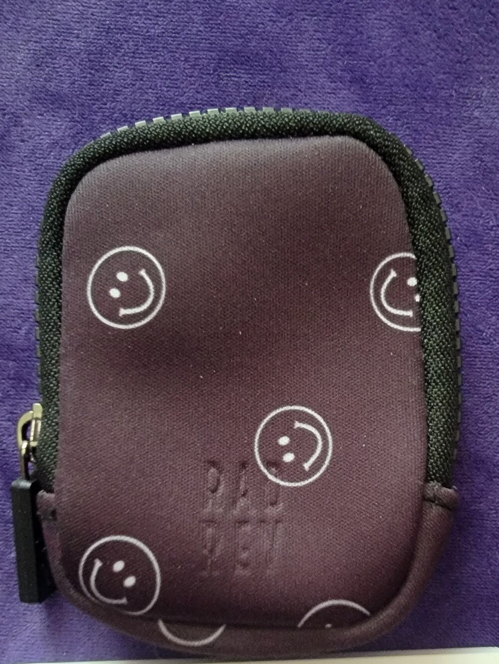 Rad Rev Smiley Pod Pouch